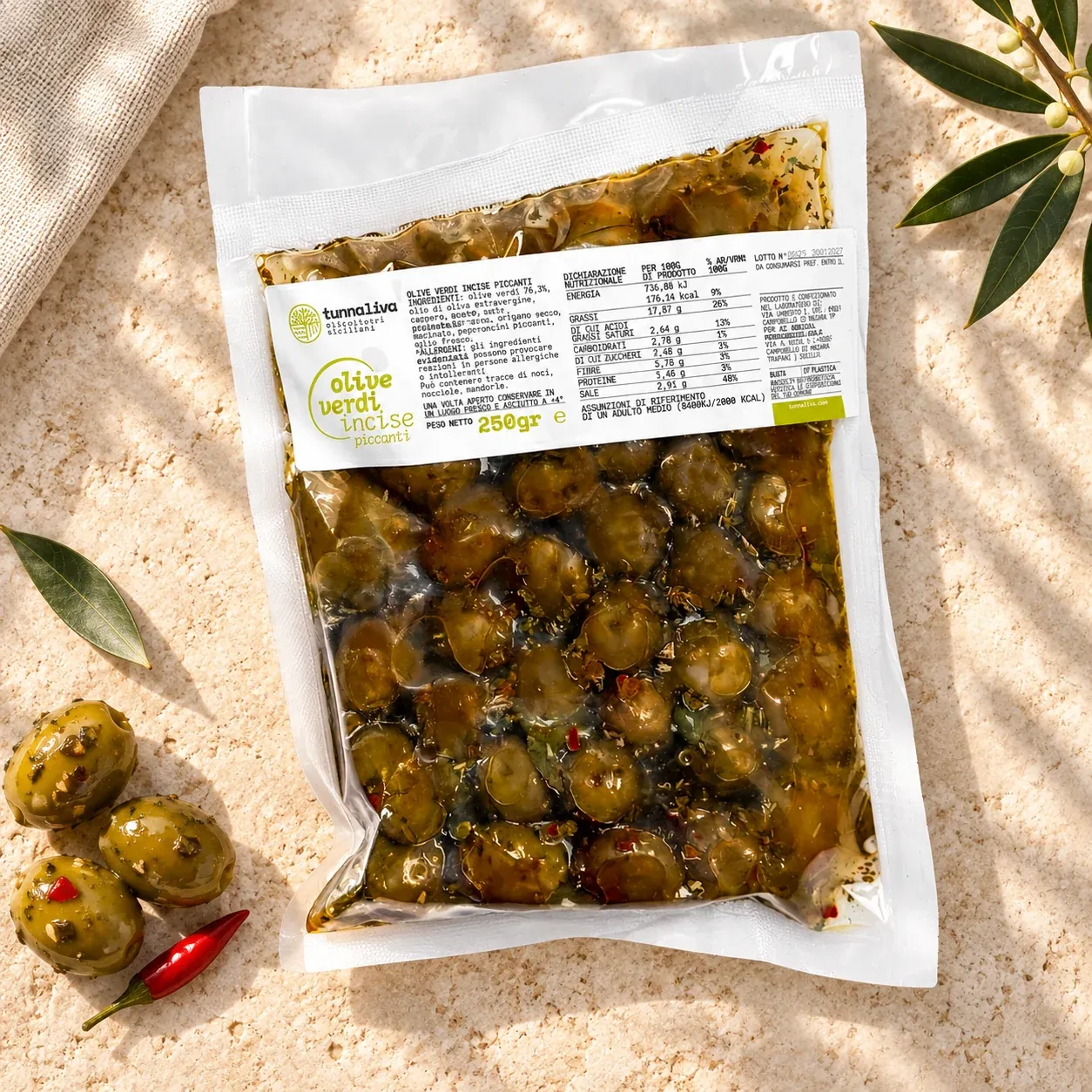 Olive verdi incise piccanti con capperi — Busta 250 g